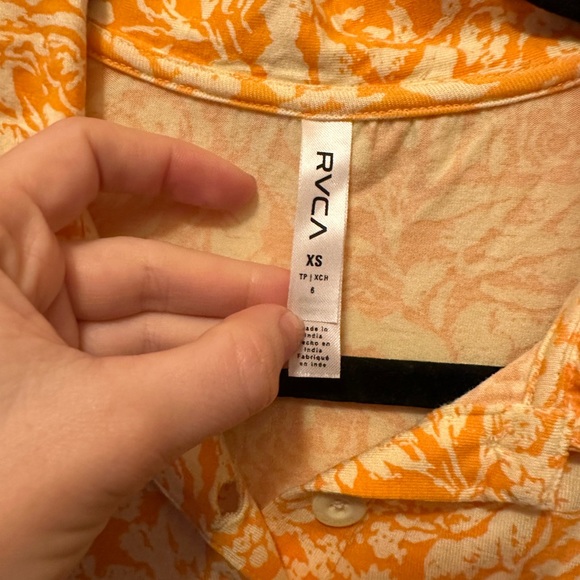 3for$30 - NWT RVCA Top - Picture 2 of 4